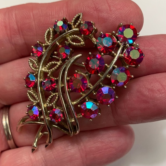 CORO FLORAL RED AURORA BOREALIS AB FLOWERS LEAVES Goldtone Vintage SIGNED 2-1/4" - Picture 1 of 14